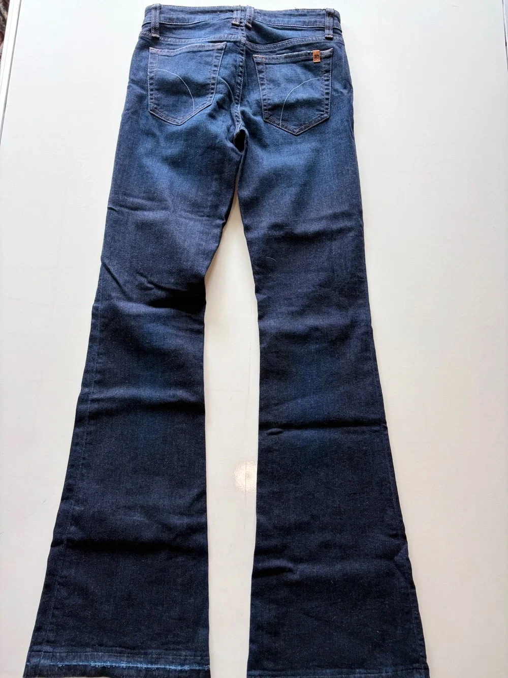 Joe’s jeans dark wash denim mid rise women’s 26 flare leg 33” inseam raw hem - Picture 6 of 7